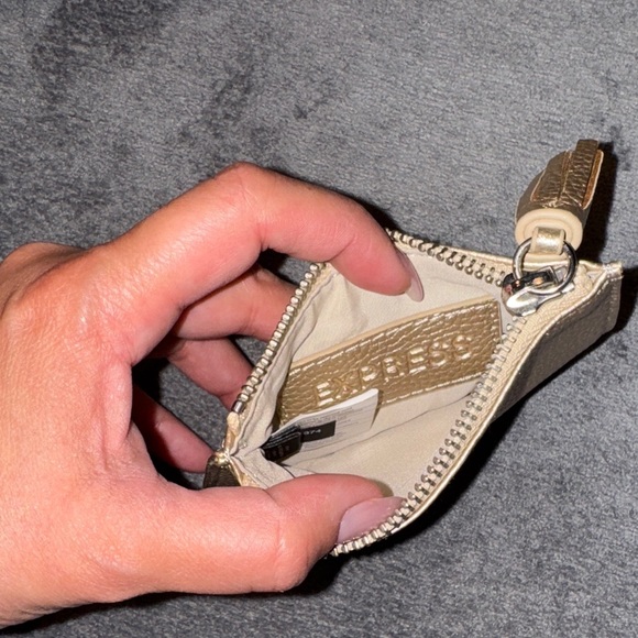 EXPRESS- Gold Textured Clutch Set - Picture 17 of 17